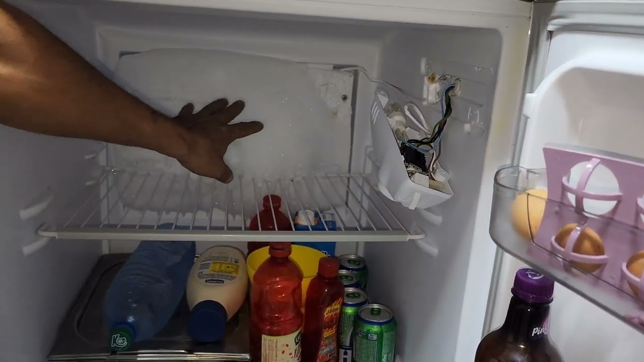Geladeira Esmaltec criando muito gelo liga direto sem parar saiba porque.