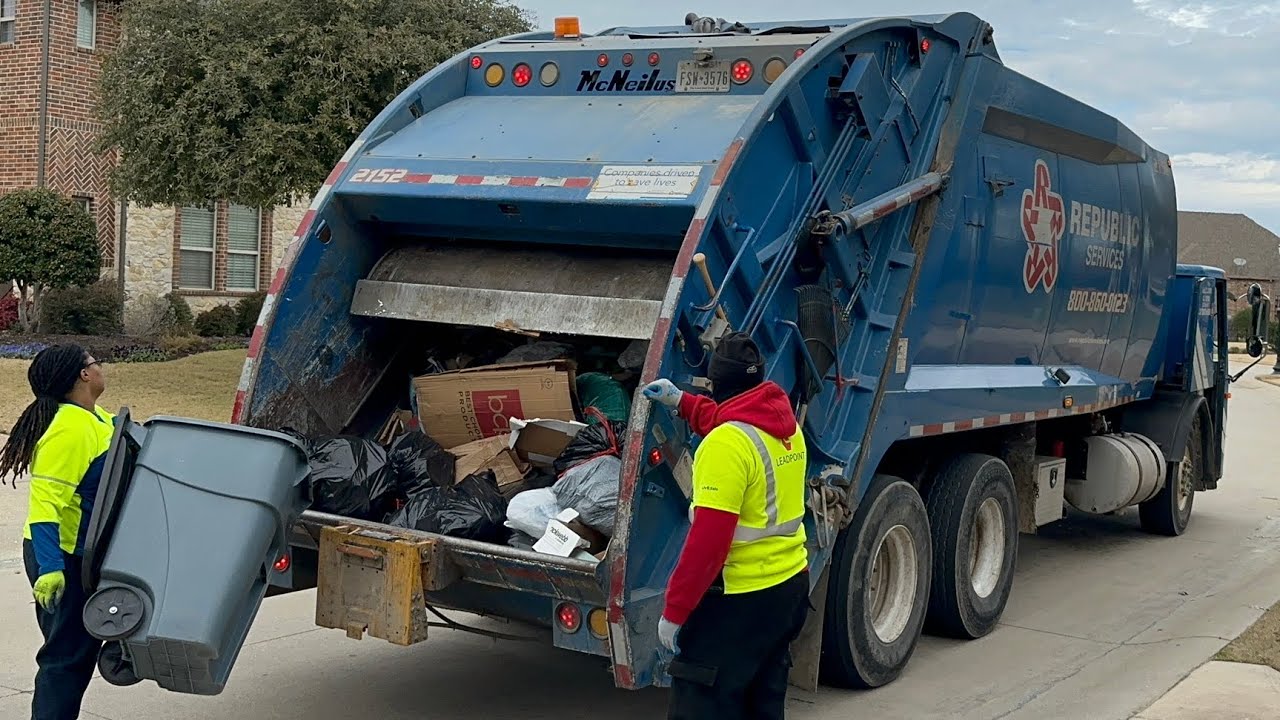 Massive 32yd Republic Services Mack LEU McNeilus Rear Loader Garbage Truck