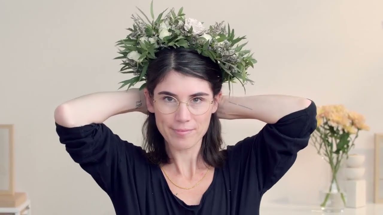 Violeta Gladstone &middot; Tocado Floral (Domestika)