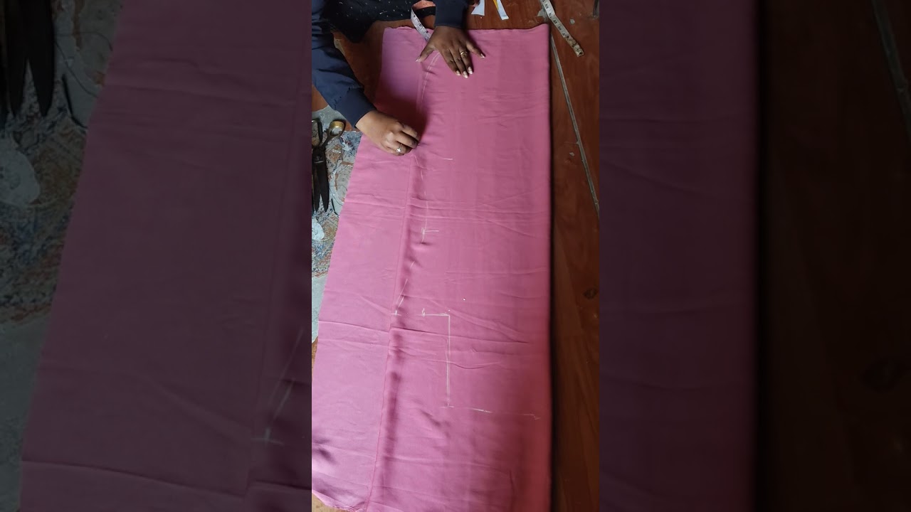 गोल दमन कुर्ते की कटिंग कर के समझाई स्टूडेंट को 