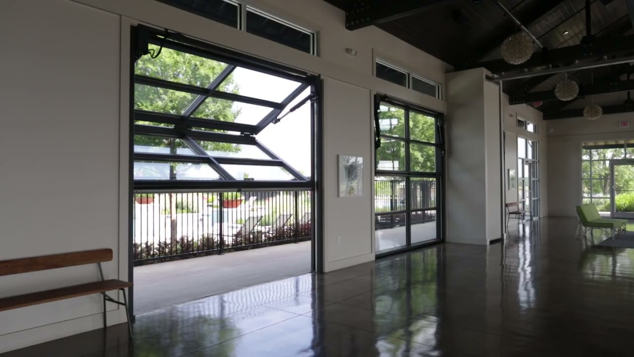 SST-II Hydraulic Bi-Fold System | Crown Doors