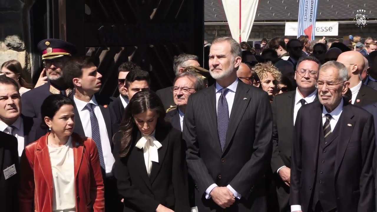 SS.MM. los Reyes visitan el campo de concentración de Mauthausen por el 80º aniv. de su liberación