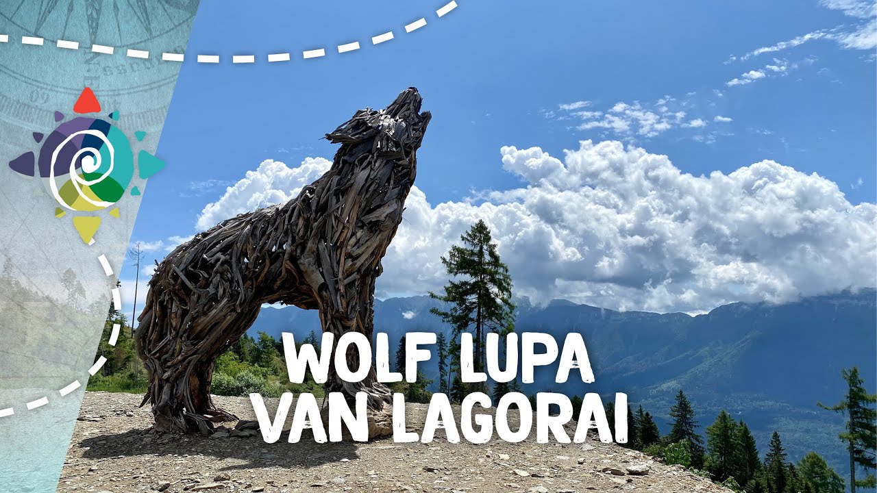 Houten wolf als kunstwerk in Valsugana Lagorai Trentino