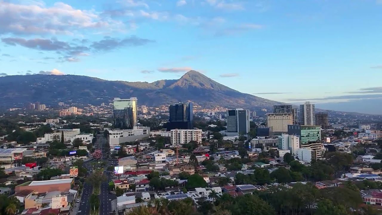 Crecimiento econ&oacute;mico de El Salvador en primeros 6 meses del 2025