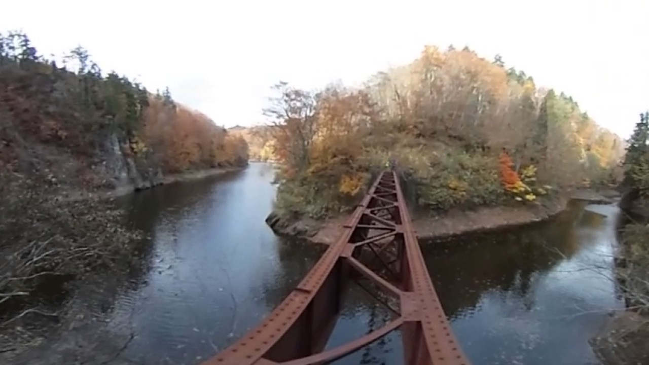 【360動画】森吉森林鉄道の太平湖に架かる橋（5号橋梁）を渡る