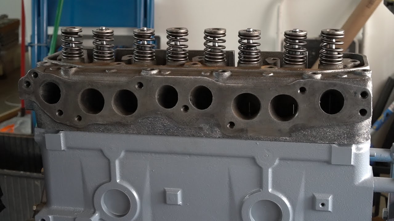 Installing Cylinder Head Ford 172 Diesel Engine