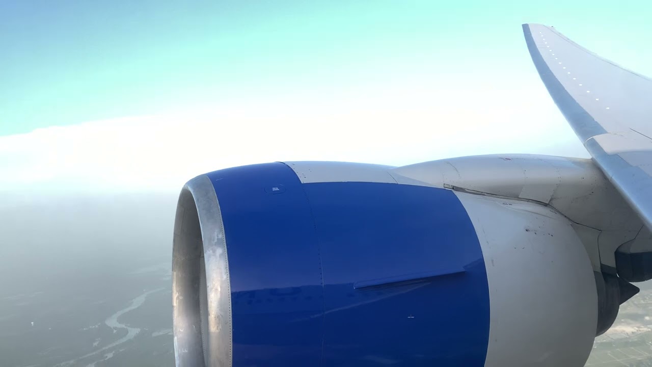 United 777-200 Powerful Takeoff from Houston Intercontinental