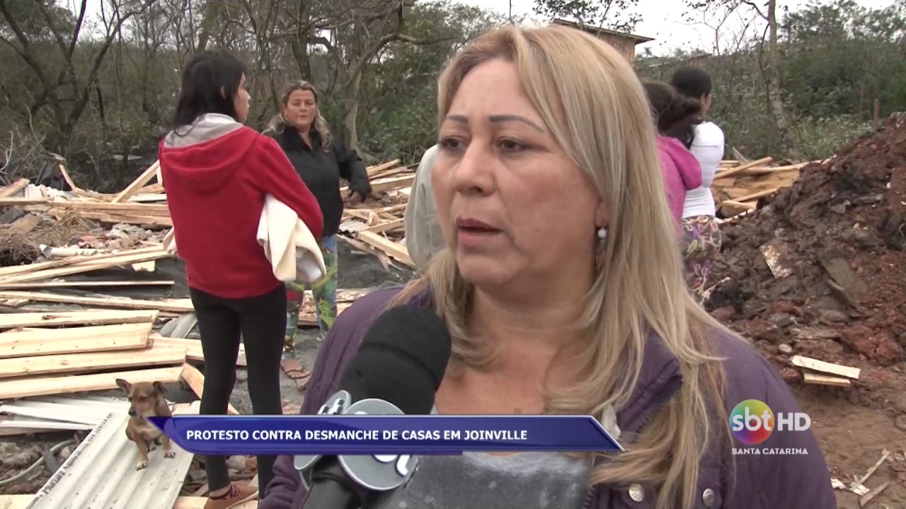 Protesto contra desmanche de casas em Joinville