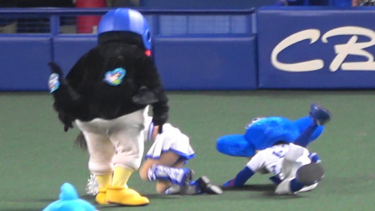 2019.04.19 ドアラとつば九郎、チアの捕獲に成功するも、弾き飛ばされるドアラ