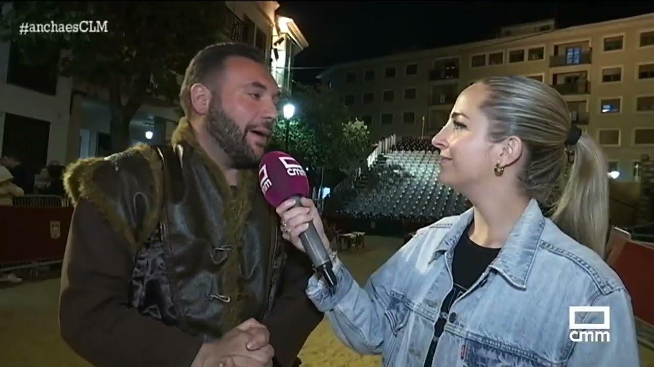 Moros y Cristianos de Almansa: entrada de la embajada mora nocturna | Ancha es Castilla-La Mancha