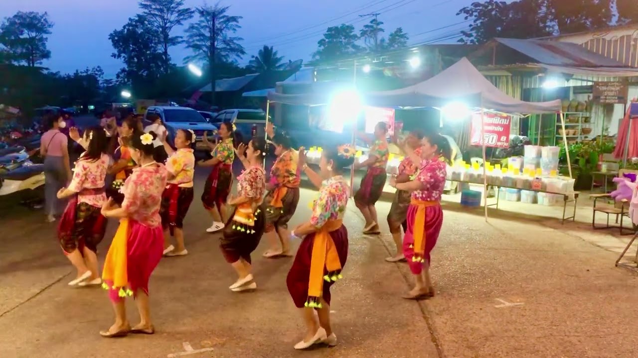 #สงกรานต์คอยพี่#นางรำเมืองเรืองแสงฯ#ถนนคนเดินช่องเม็กเมืองเรืองแสง#