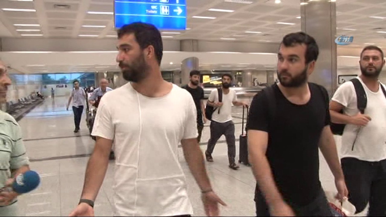 Arda Turan Umreden Döndü