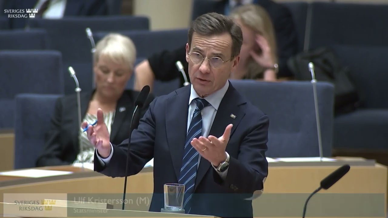 Ulf Kristersson tappar det i riksdagen n&auml;r han inte kan svara p&aring; fr&aring;gor