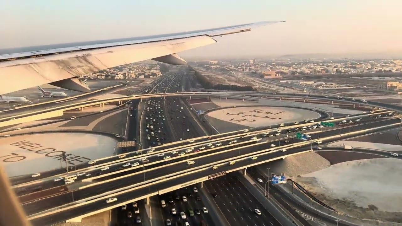 British Airways Boeing 777-236(ER) {G-VIIM} landing in Dubai  from Heathrow