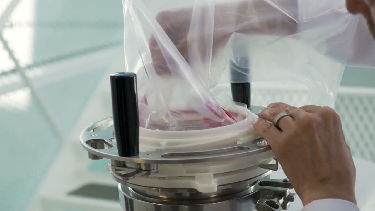 Dust free and contained powder processing using Lugaia SafePort bags and Quadro SLS mill