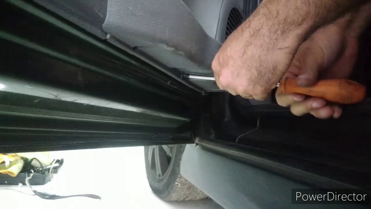 Como desmontar a porta dianteira do zafira