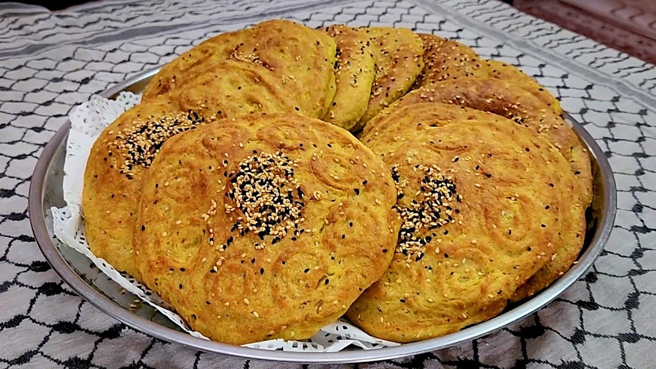 الفتوت الفلسطيني (اقراص العيد / المخمر / خبز الطابع) حلو + مالح