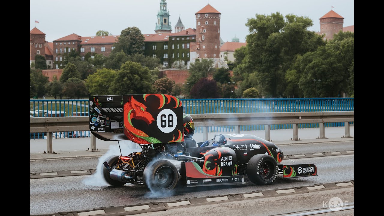 AGH Racing | Bolid na Moście Grunwaldzkim