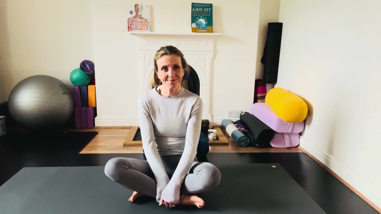 20 minutes GENTLE mat Pilates for  sensitive backs. 