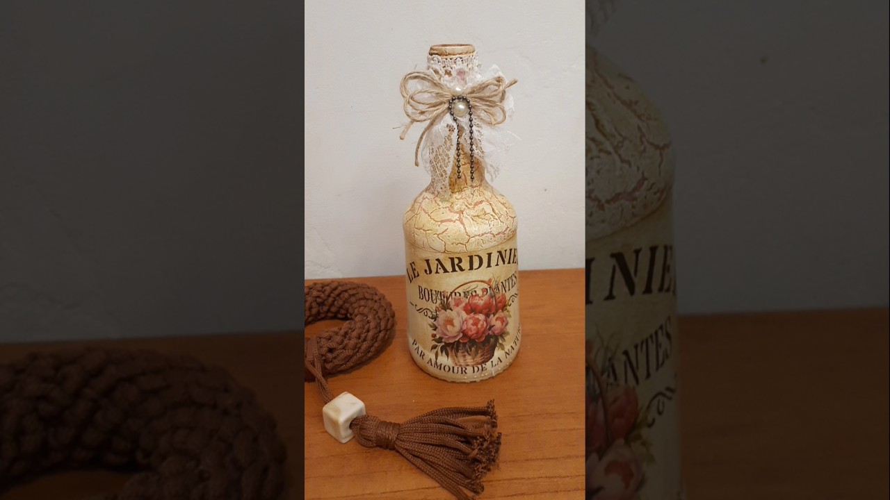 Garrafa de vidro com Craquel&ecirc; e cola. #shorts #Garrafa #craquele #diy