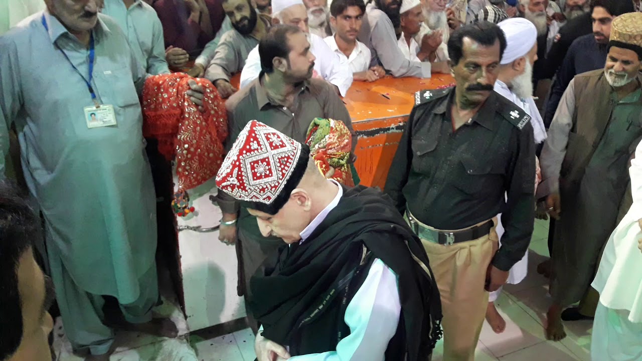 Urs ki Mubaraki pash karne arahe Sain Arif Ali Badshah Pathan kafi sehwan wala