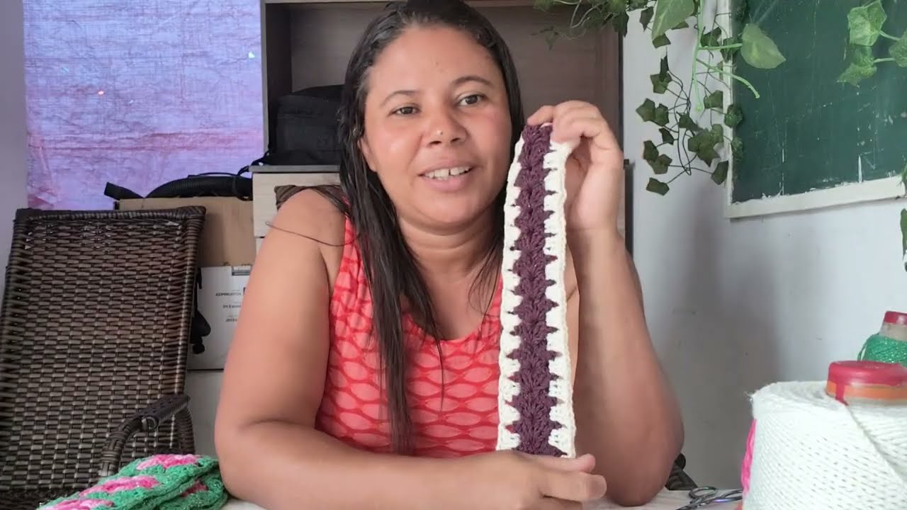 FIZ  18 BASE PARA TAPETE E UM TAPETE COM SOBRA DE BARBANTE .