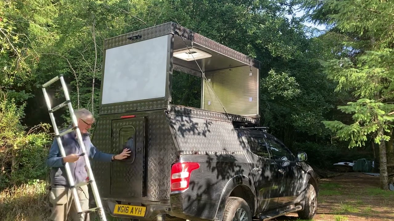 L200 Pop up Hardside Camper Folds down