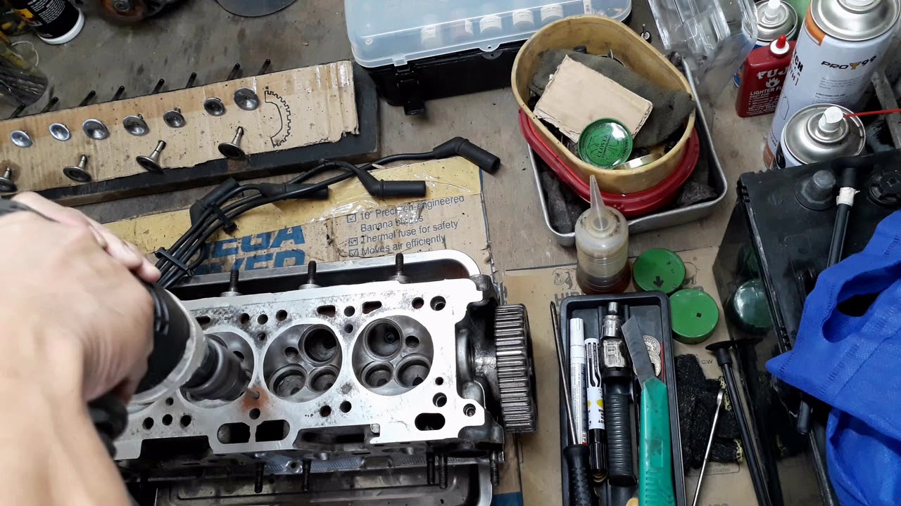 MITSUBISHI LANCER 1992 : Cylinder HeadGasket Replacement : Valve Lapping Part 3