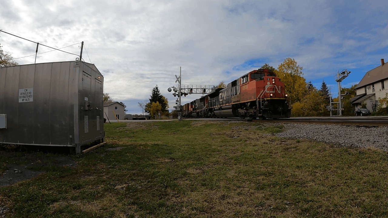 VIA 45 and CN M372 in Lansdowne.