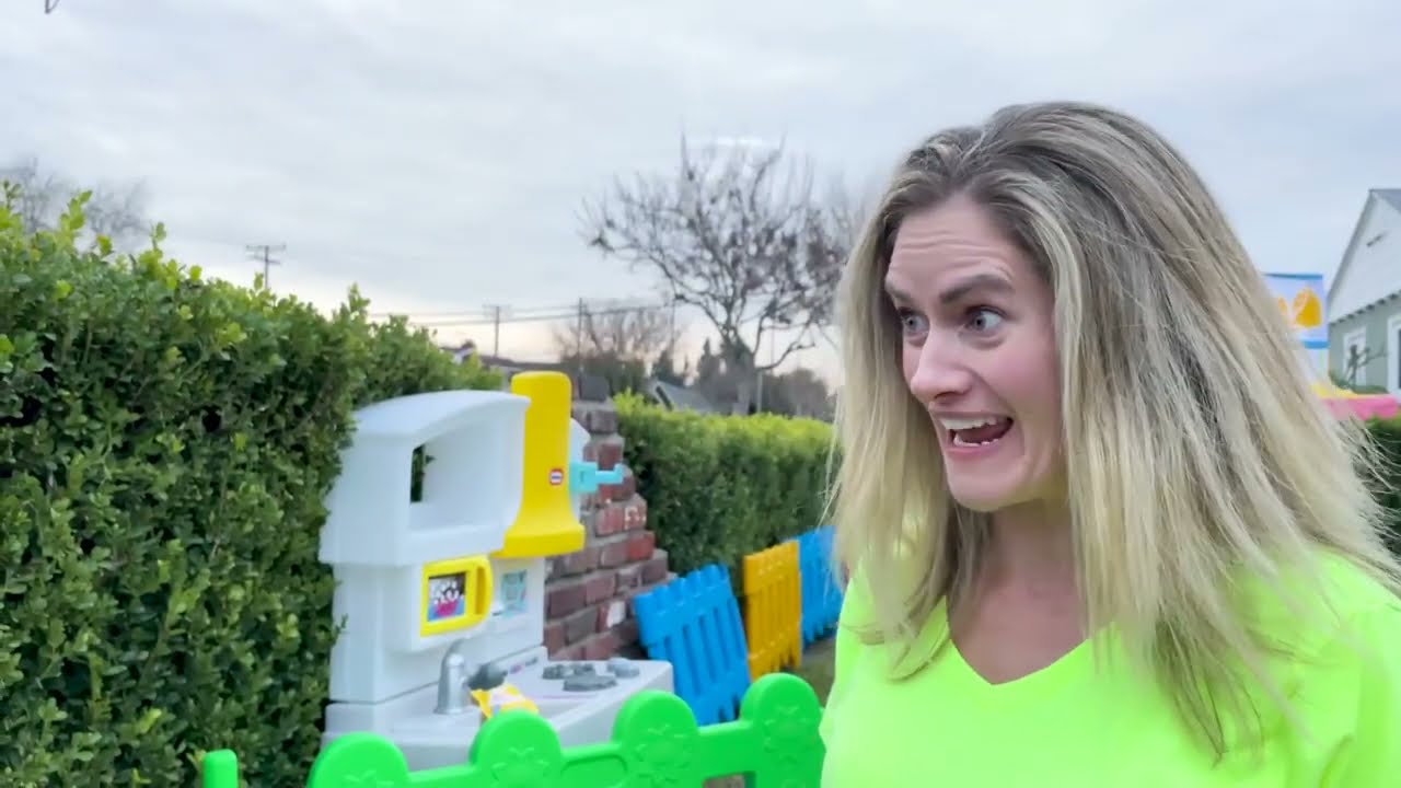 Pretend Play Hotel For Kids - Kids Playing with Parents