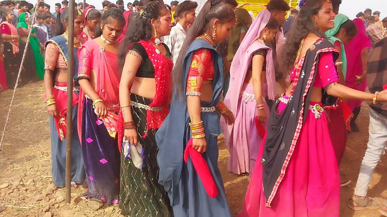 mekhe atari halka ma jhuni ley❕️मेखे अतरी हलका मा झुनी लेय❕️tribal dance chaparkhanda
