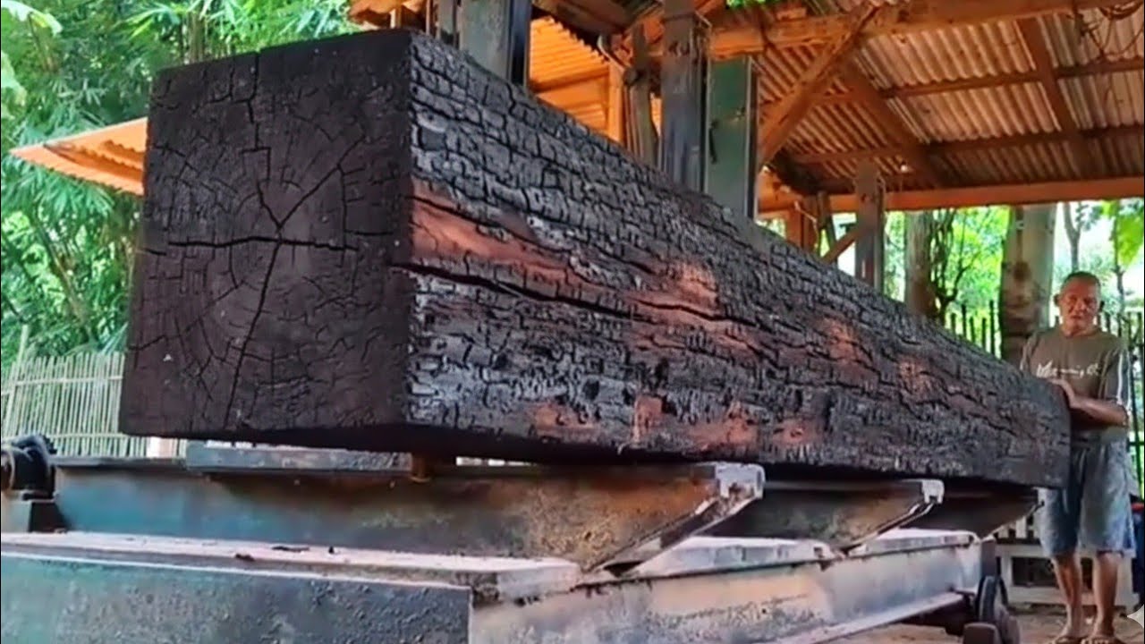 This is a mysterious block-shaped wood that produces the most beautiful grain.sawmill