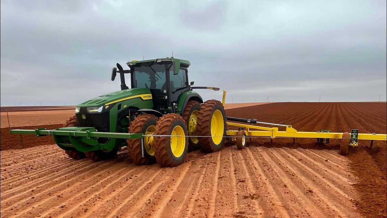 New Johndeere 8r 280 lists up beds for 2021 peanuts