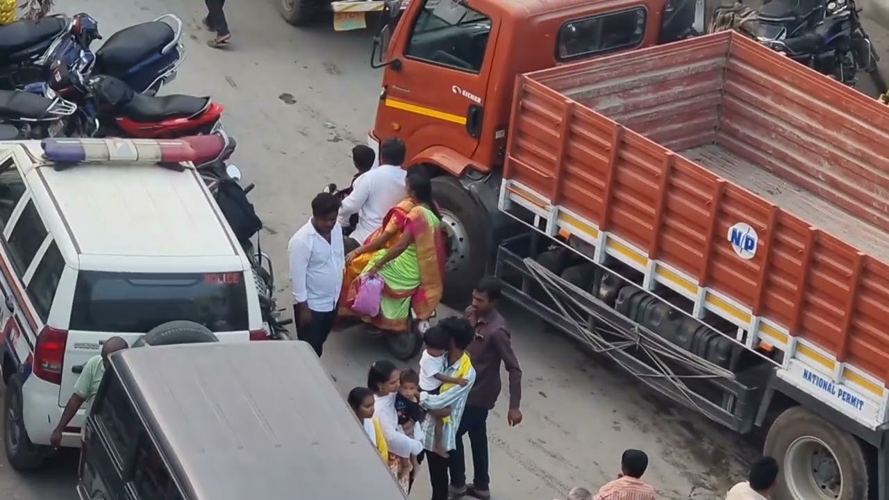 పెనుగంచిప్రోలు అమ్మవారి జల బిందెల కు పోలీస్ స్టేషన్లో ఘనంగా పూజలు భక్తజనం