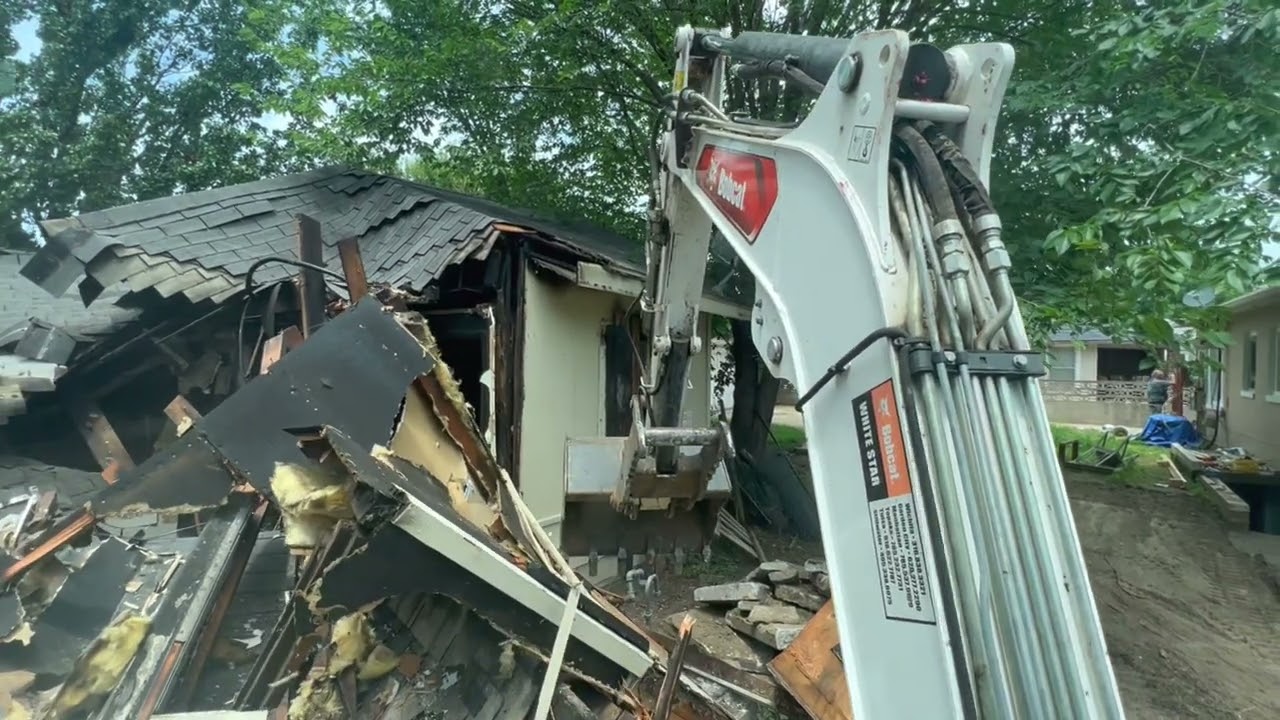 How I Made $7800 on this 850 S.F. House Demolition -Bobcat e42 Excavator
