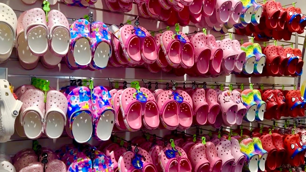 LET'S GO SHOP AT THE CROCS STORE!