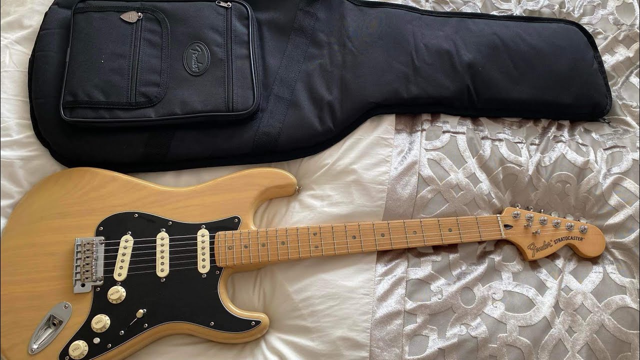 Fender Deluxe Stratocaster, Vintage Blonde 2015 (like and subscribe) Unboxing video