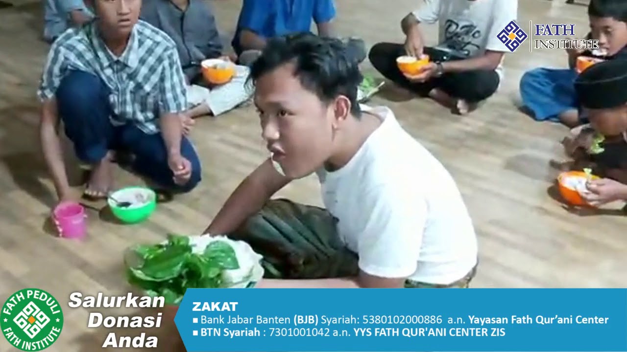 Suasana Makan santri Fath Darut tafsir
