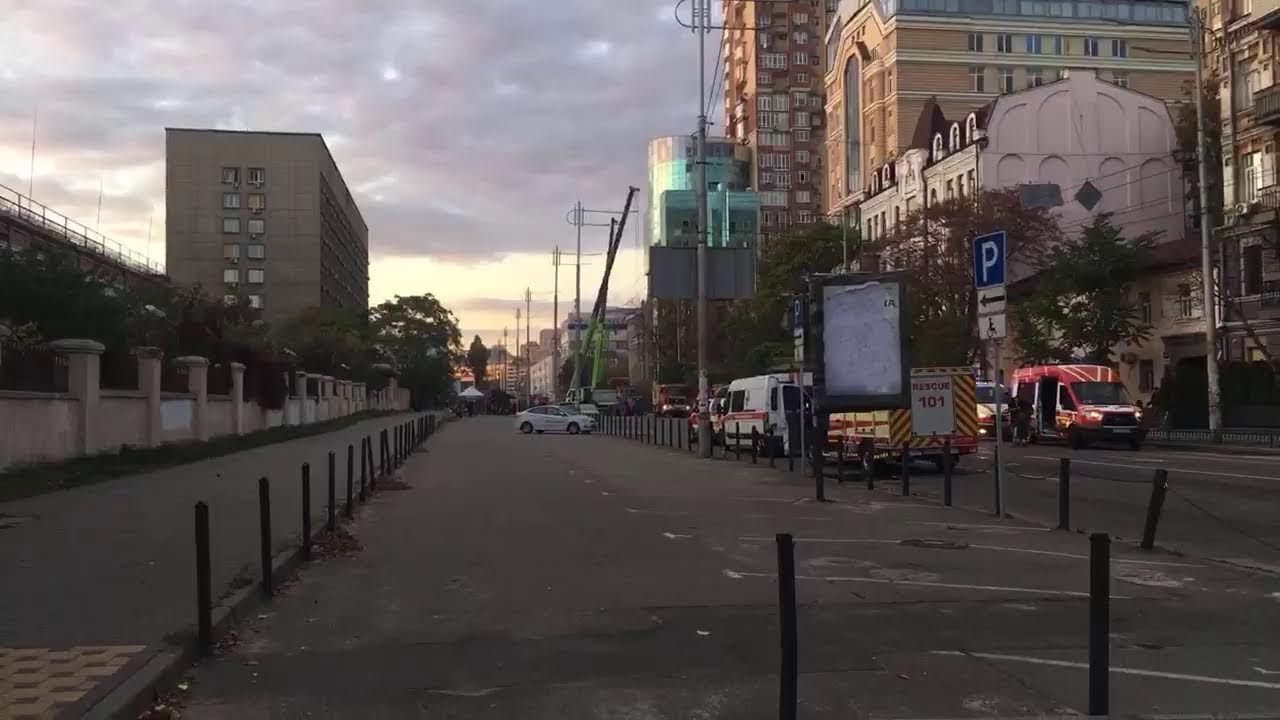 Киев сегодня. Возле здания 101Tower, идут восстановительные работы возле ТЭЦ и вокзала