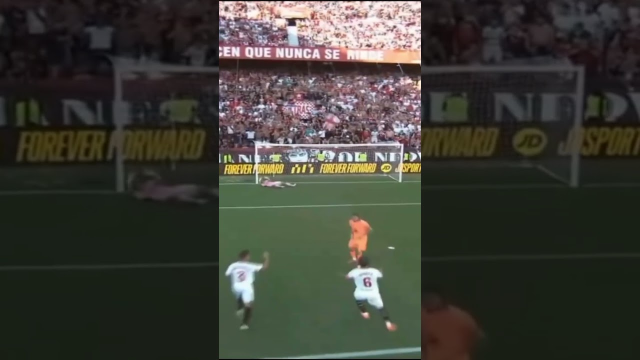 Lewandowski penalty miss 
