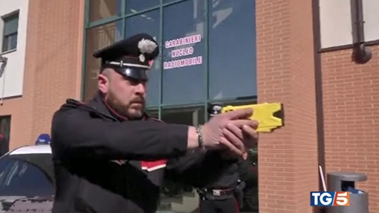 Sicurezza, la pistola elettrica entra a far parte dell'equipaggiamento di Polizia, Carabinieri e GdF