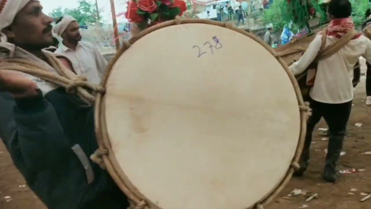 अशोक वळवी *(उर्मिलामाळ)*  यांचा ढोल *हेलो दाब* येथे लग्नात वाजतांना  *गुलाबसिंग वळवी*