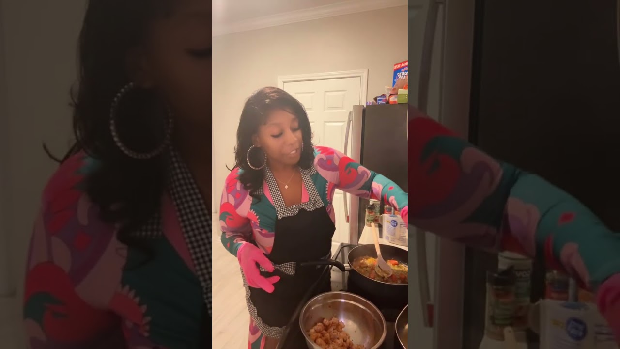 Viral Trader Joe’s lobster bisque pasta come watch me cook. ￼ #cookingwithTee #traderjoesmusthaves 