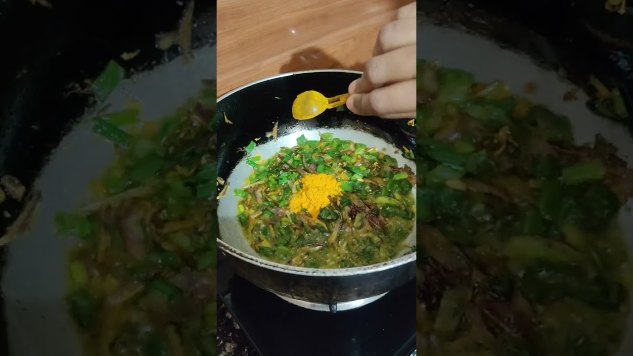 Sardiyon me banaye ye testy 'HARE PYAAJ KI KADHI' #kadichawal #recipe #cooking  #foodiierecipeshort 