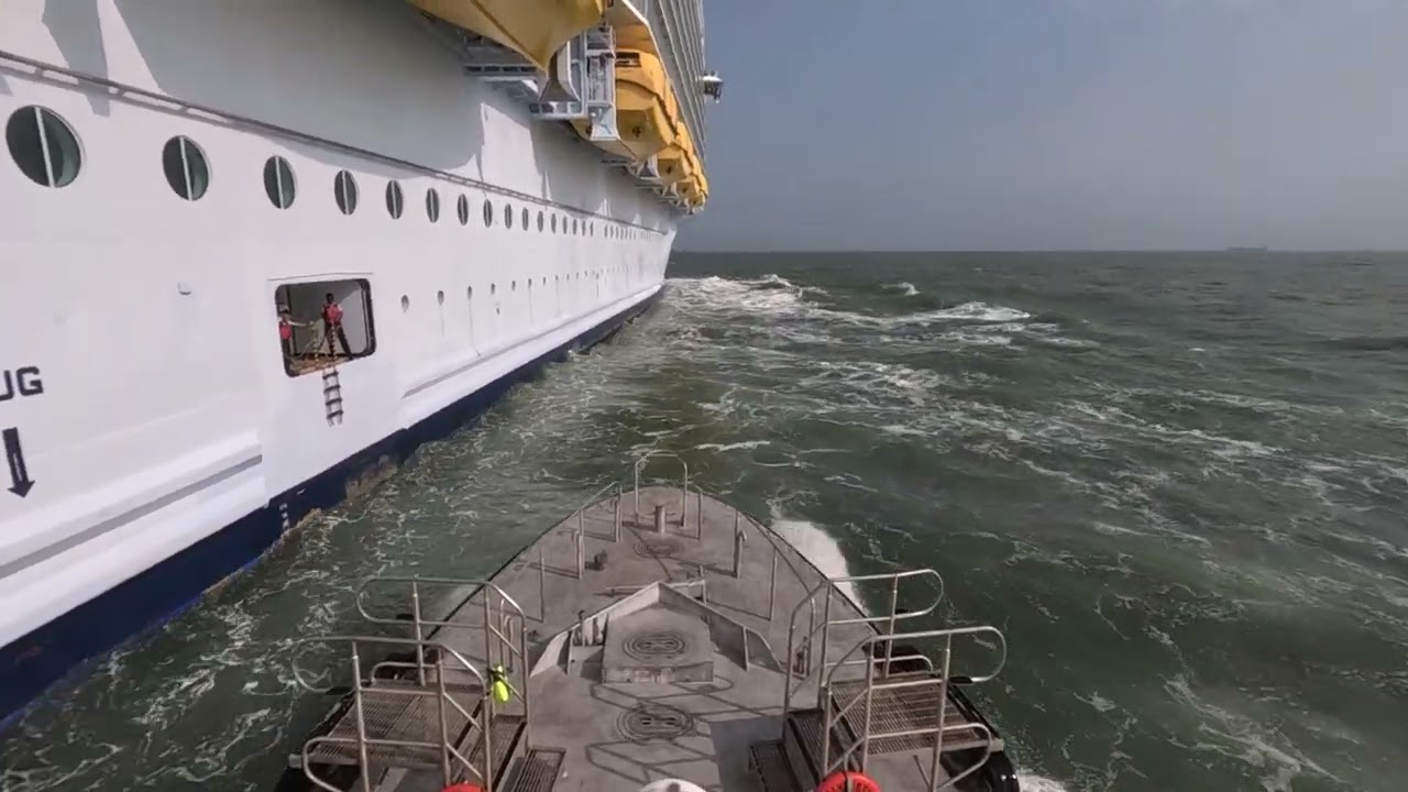Pilots disembarking Harmony of the Seas Easter