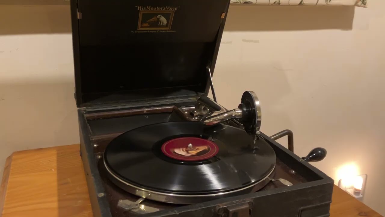 "Am I Blue ？” HMV 101 Gramophone 