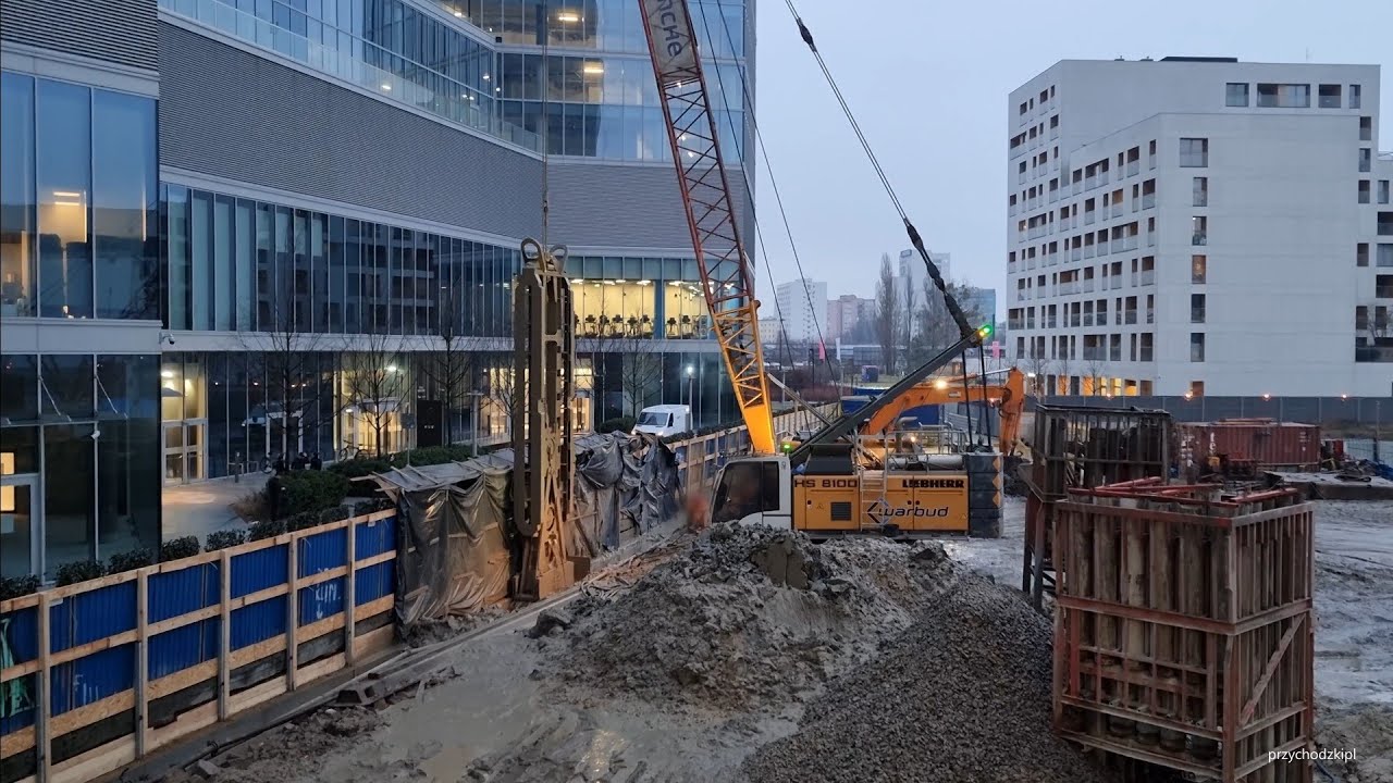 Warszawa / Warsaw Skyliner II - budowa ścian szczelinowych / Construction of Skyliner II 04.02.2022