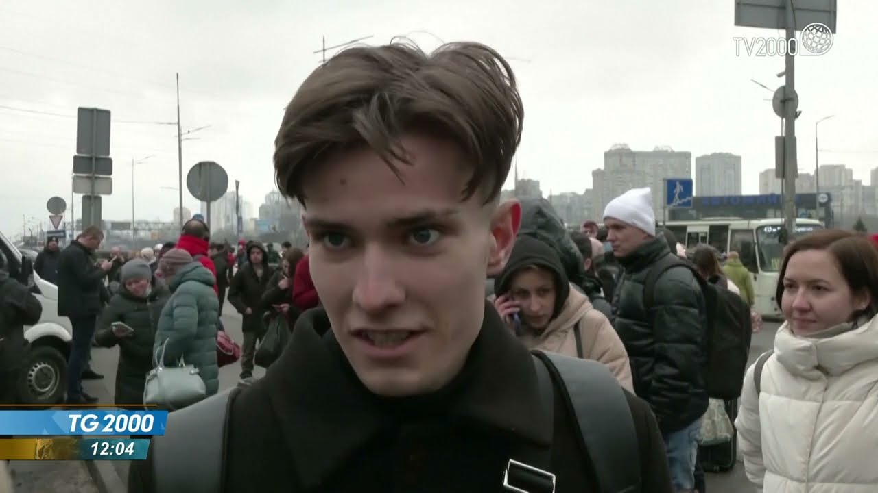 Ucraina, 100mila civili in fuga dalle bombe. Romania e Polonia aprono le porte