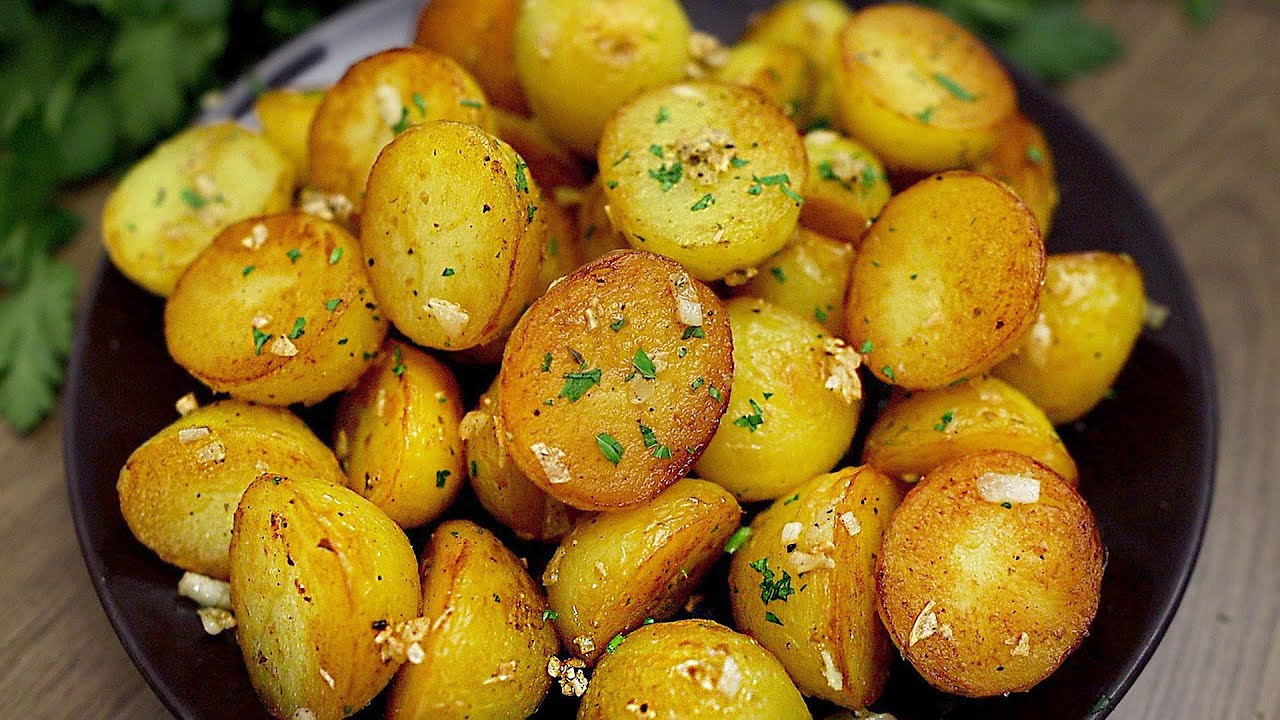 Kartoffeln mit Knoblauch sind schmackhafter als Fleisch. Sehr einfaches und schnelles Rezept!