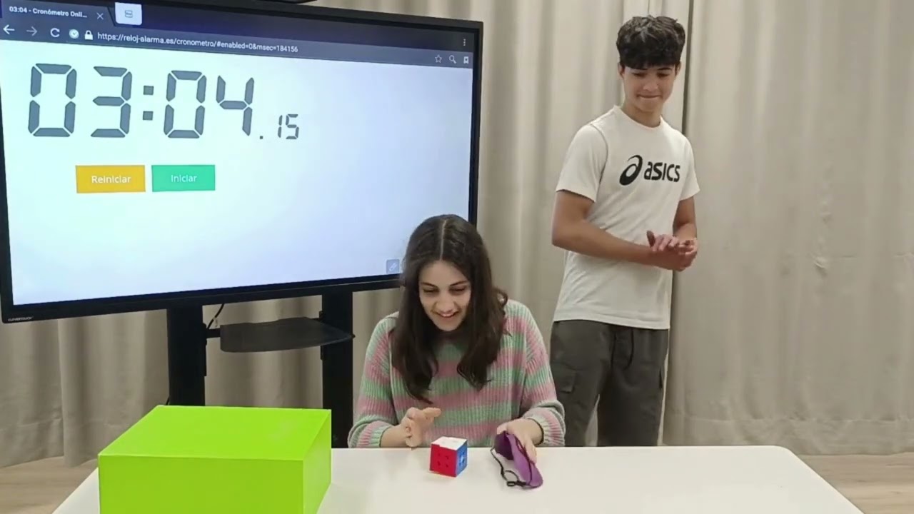 TEAMBLIND  - Resolver un cubo de RUBIK con los ojos vendados por parejas